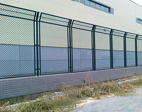 鋼板網護欄